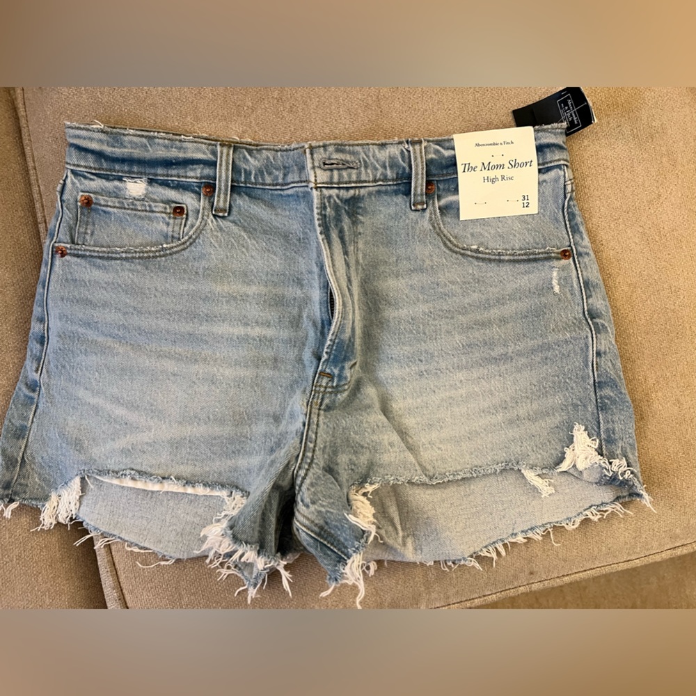 Abercrombie the mom short high rise